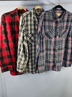 Lot Of 3 Women’s Long Sleeve Button Down Shirts Size 2X Very Nice (N-20)